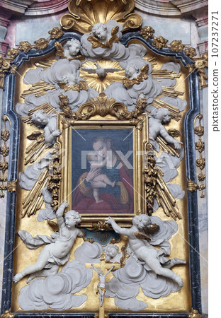 Virgin Mary with baby Jesus, Virgin Mary altar in the Basilica of St. Martin and Oswald in Weingarten, Germany Virgin Mary with baby Jesus, Virgin Mary altar in the Basilica of St. Martin and Oswald in Weingarten, Germany 107237271