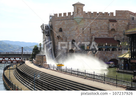 Wakayama Marina City [Porto Europe (High Dive)] / Wakayama City 107237926
