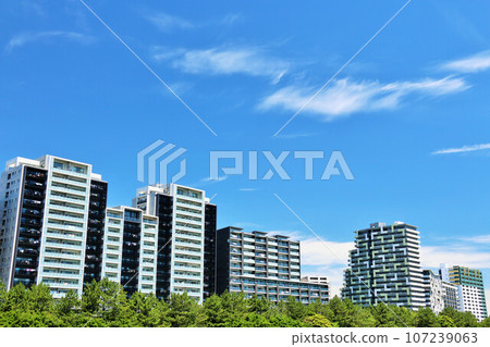 Fresh blue sky and apartment Fresh blue sky and apartment 107239063