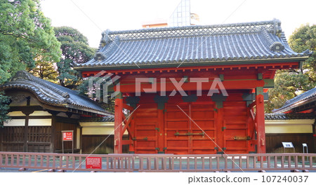 東京大學赤門、國家重要文化財產本鄉校區舊加賀宅邸禦主殿門，東京都文京區本鄉 107240037