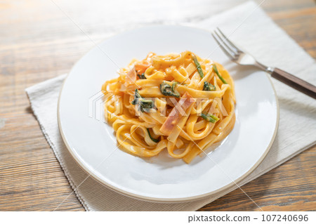 番茄奶油麵食 107240696