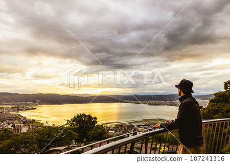 I started looking for you at Lake Suwa, which can be seen from Tateishi Park. I started looking for you at Lake Suwa, which can be seen from Tateishi Park. 107241316
