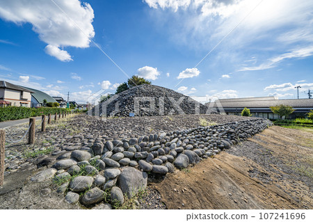 Stone-laden tumulus Kawai Jirobei Tomb No. 1 Stone-laden tumulus Kawai Jirobei Tomb No. 1 107241696