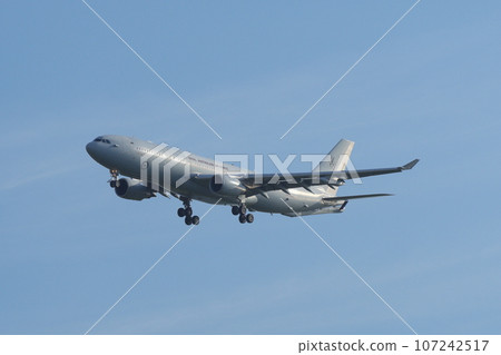 Australian Air Force aerial refueling/transport aircraft KC-30A 107242517