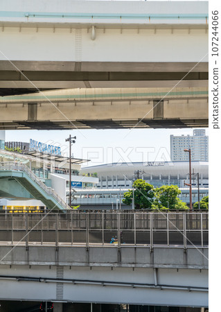 [Kanagawa Prefecture] Looking towards K Arena from the east exit of Yokohama Station 107244066