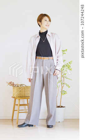 秋季女裝時尚搭配全身(肖像) 107244248