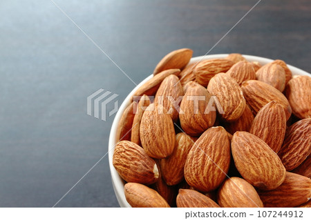 Almonds in a white cocotte Almonds in a white cocotte 107244912