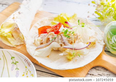 Making chicken wraps Making chicken wraps 107245059