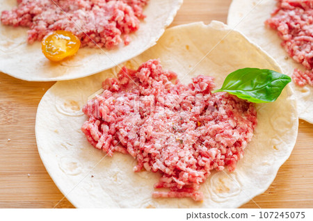 Taco making materials 107245075