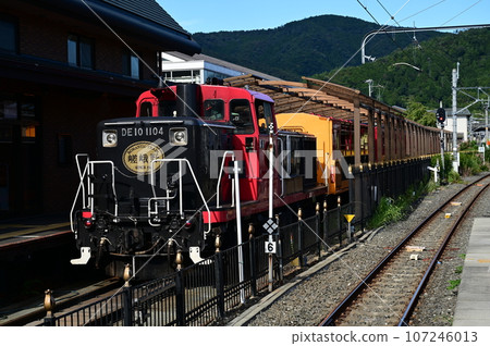 Train stopping at Torokko Saga Station Train stopping at Torokko Saga Station 107246013