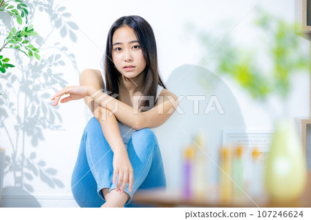 Young lady's portrait 107246624