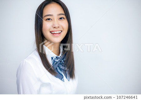 學校的女生 107246641