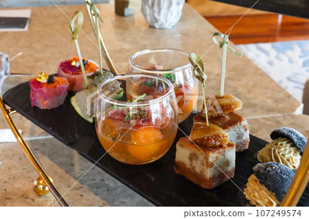 沖繩麗思卡爾頓酒店的下午茶，熱帶沖繩的豪華度假酒店 107249574