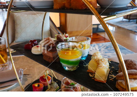 沖繩麗思卡爾頓酒店的下午茶，熱帶沖繩的豪華度假酒店 107249575