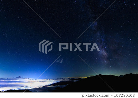Milky Way and starry sky seen from Mt. Jigatake Milky Way and starry sky seen from Mt. Jigatake 107250108