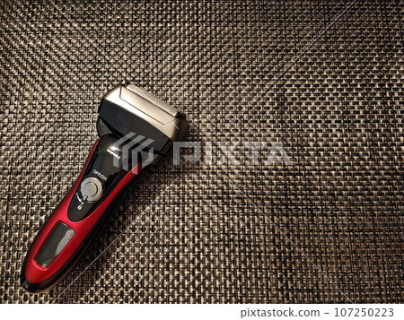 Electric shaver (with text space) Electric shaver (with text space) 107250223