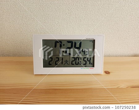 帶溫度計的簡單數字時鐘 帶溫度計的簡單數字時鐘 107250238