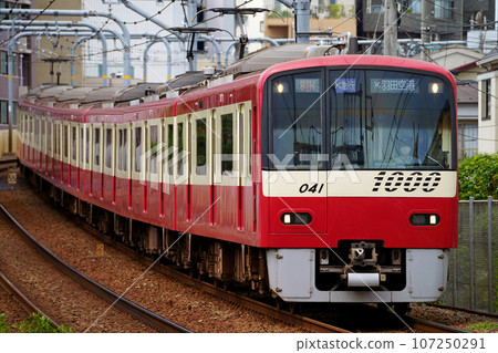 在京急機場線運行的京急1000型車輛 107250291