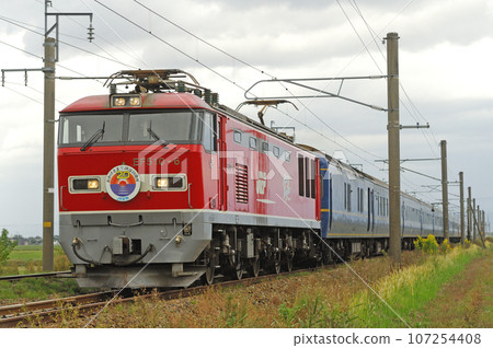 Uetsu Main Line Tsuruoka-Fujishima JR Freight EF510-6 + JR East 24 series Yume Kukan JR 20th anniversary issue Uetsu Main Line Tsuruoka-Fujishima JR Freight EF510-6 + JR East 24 series Yume Kukan JR 20th anniversary issue 107254408