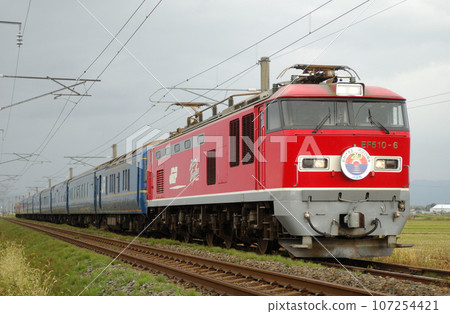 Uetsu Main Line Tsuruoka-Fujishima JR Freight EF510-6 + JR East 24 series Yume Kukan JR 20th anniversary issue Uetsu Main Line Tsuruoka-Fujishima JR Freight EF510-6 + JR East 24 series Yume Kukan JR 20th anniversary issue 107254421