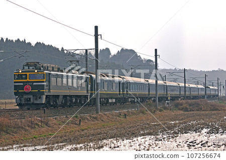 北陸本線 牛谷大聖寺 JR西日本 EF81-104（敦賀）+ 24系 黃昏特快 107256674