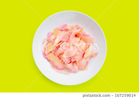 Sushi ginger, Sliced pink pickled young ginger Sushi ginger, Sliced pink pickled young ginger 107259014
