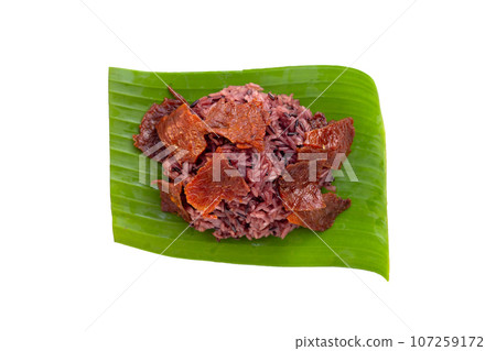 Black sticky rice with fried dried beef 107259172