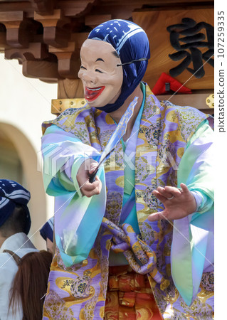 Laughing mask at a dancing folk entertainment festival [Festival mask image] 107259335