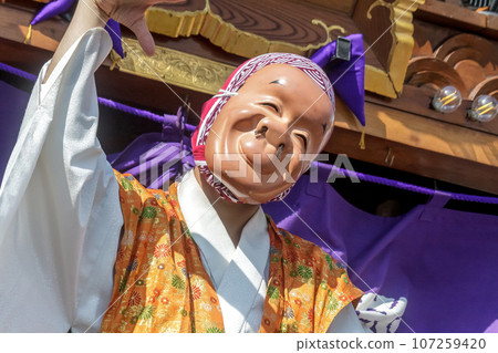 Clown masks at dancing folk entertainment festivals [Festival mask image] 107259420