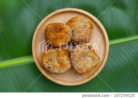 Sesame balls (Kai Hong). Thai dessert Sesame balls (Kai Hong). Thai dessert 107259520