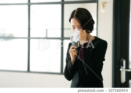 Image of chief mourner's greeting Image of chief mourner's greeting 107260954