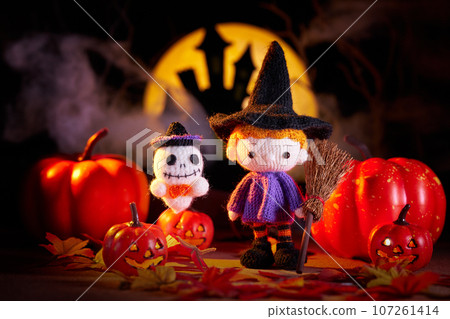 Halloween pumpkin and small amigurumi doll 107261414