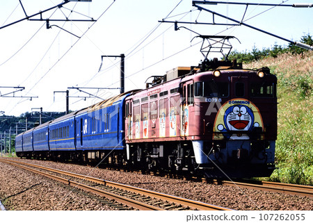 2002 ED798 Blue Train Nihonkai running on the former Tsugaru Kaikyo Line 107262055