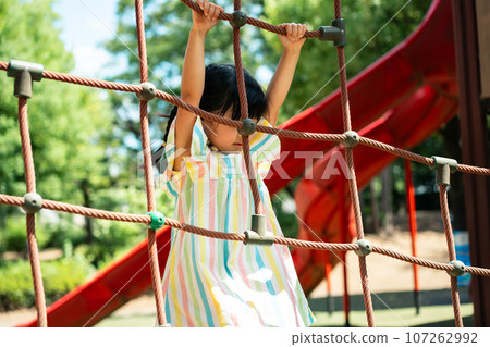 park, parks, enjoy oneself 107262992