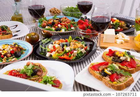 Vegetarian salads and sandwiches on dining table 107263711
