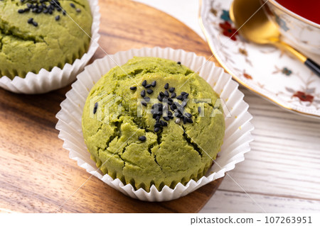 Matcha Muffin 107263951