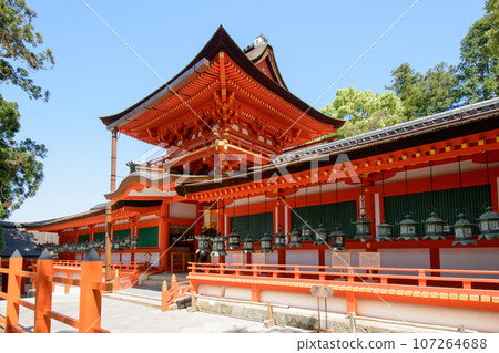 The middle gate of Kasuga Taisha Shrine, clear skies 107264688