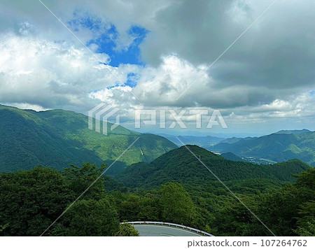 一座雲在山上 一座雲在山上 107264762