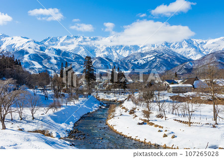 Hakuba in winter: Oide Park and the snow-covered Hakuba Mountain Range Hakuba in winter: Oide Park and the snow-covered Hakuba Mountain Range 107265028