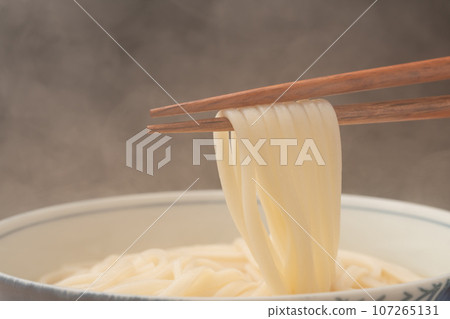Udon chopsticks 107265131