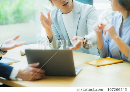 Business scene 107266343
