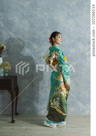Woman in long-sleeved kimono Woman in long-sleeved kimono 107266514