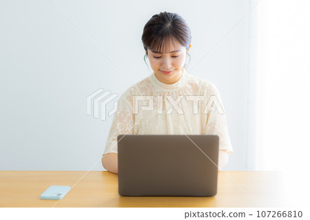 Laptop female Laptop female 107266810