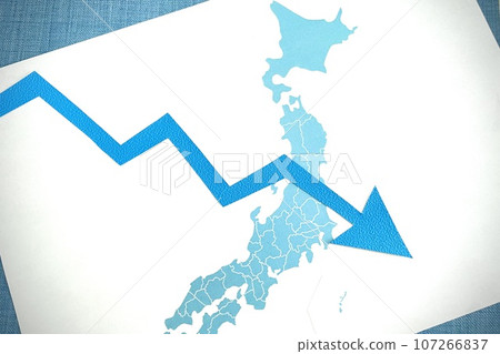 日本經濟衰退、通貨緊縮與向下箭頭的形象 日本經濟衰退、通貨緊縮與向下箭頭的形象 107266837