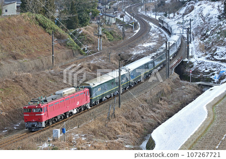 北陸本線 Isurugi-Kurikara JR 東日本 EF81-151（長岡）+ 24 系暮光特快 107267721