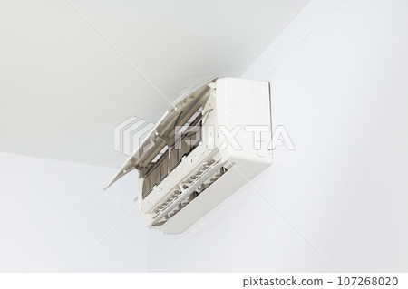 Air conditioner in clear white room in flat Air conditioner in clear white room in flat 107268020