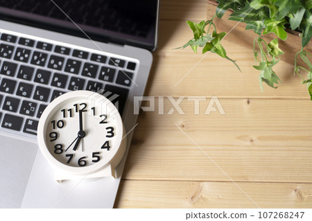 時鐘時間7:00 19:00 7:00 19:00 107268247