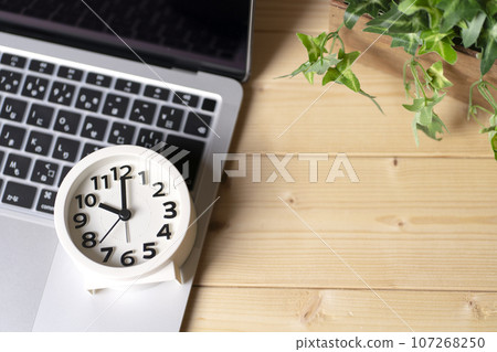 時鐘時間10:00 22:00 10:00 22:00 107268250