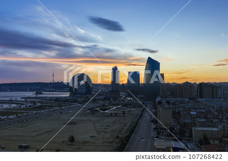 亞塞拜然巴庫的摩天大樓與夜空 / 亞塞拜然巴庫 107268422