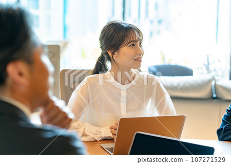 Business scene meeting Business scene meeting 107271529